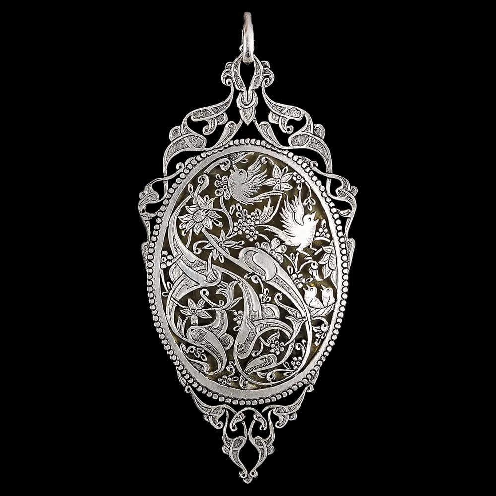 گردنبند شبکه بری و قلمزنی