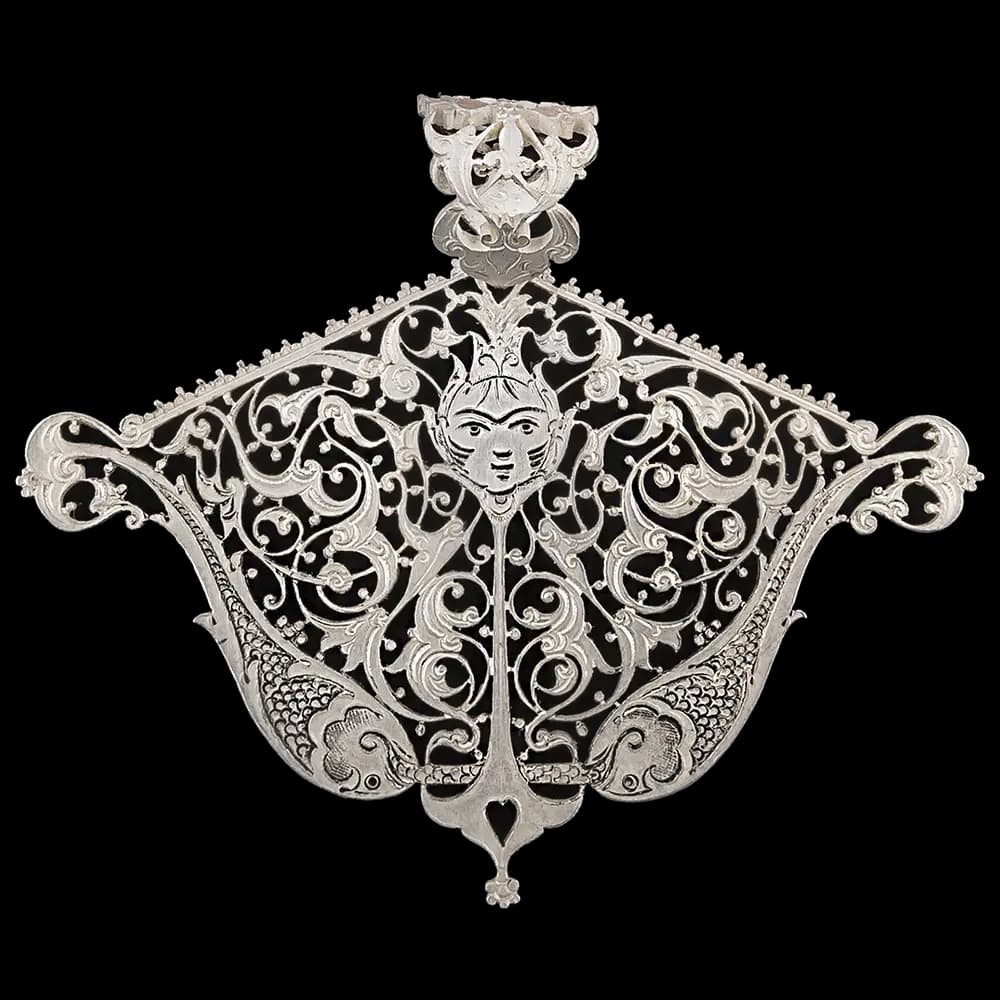 گردنبند شبکه بری و قلمزنی